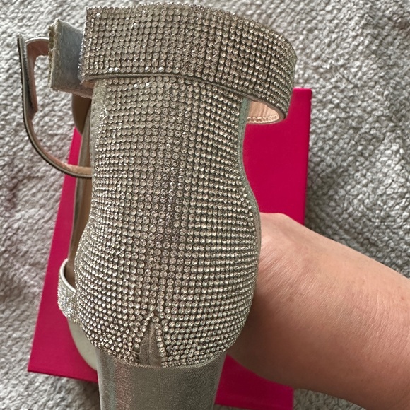 Elegant Silver Women's Sandals - Picture 7 of 11